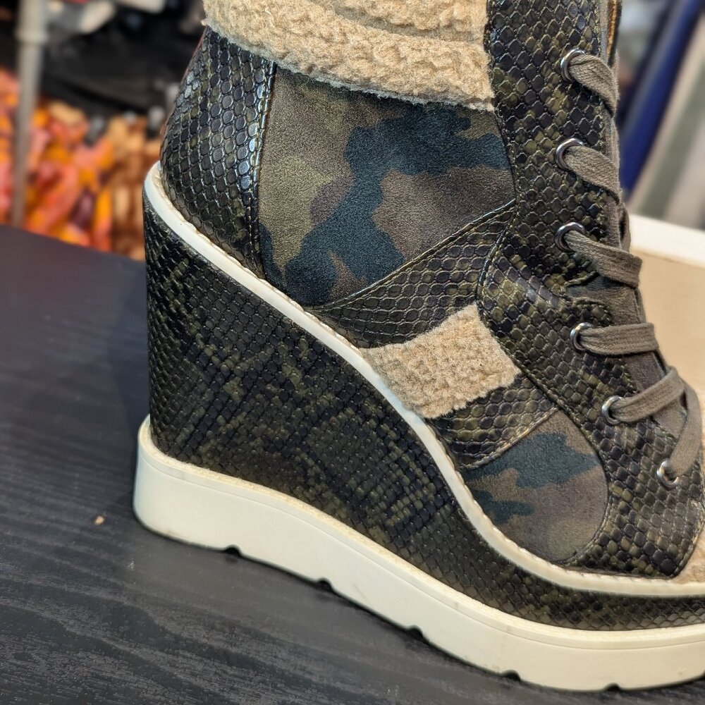 Jessica Simpson Camo Wedge Sneakers with Shearling - Picture 5 of 7